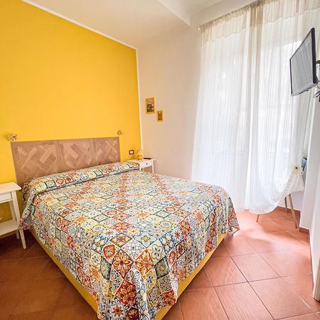 Giallo Napoli المظهر الخارجي الصورة